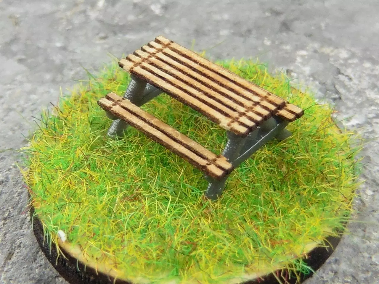 gebauter Picknicktisch