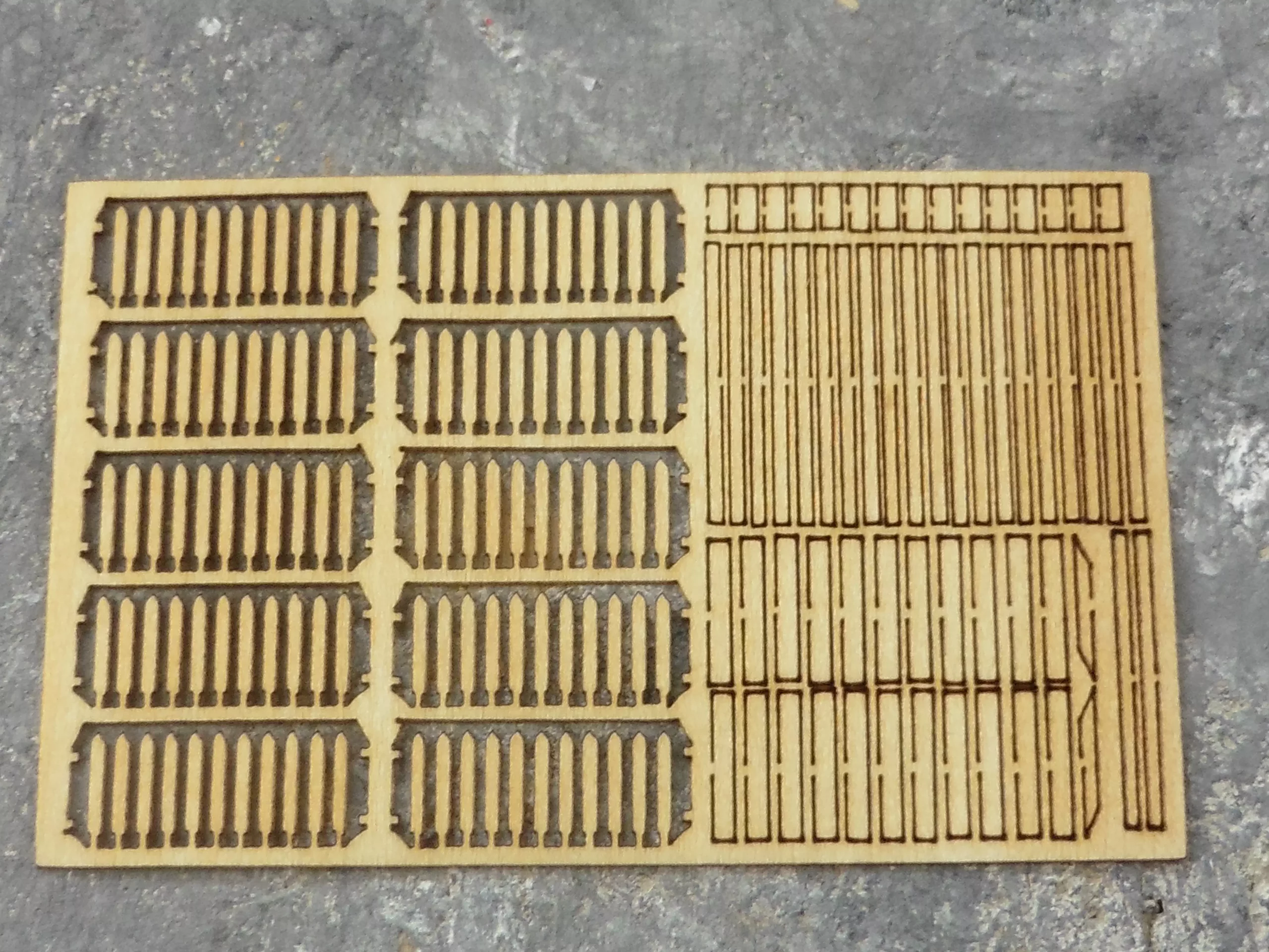 Holzzaun Bretterzaun Spitzbretterzaun