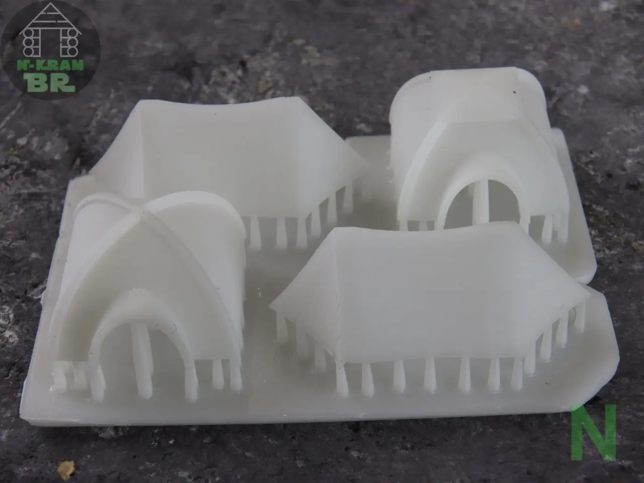 Verschiedene Zelte für die Modelleisenbahn Spur N