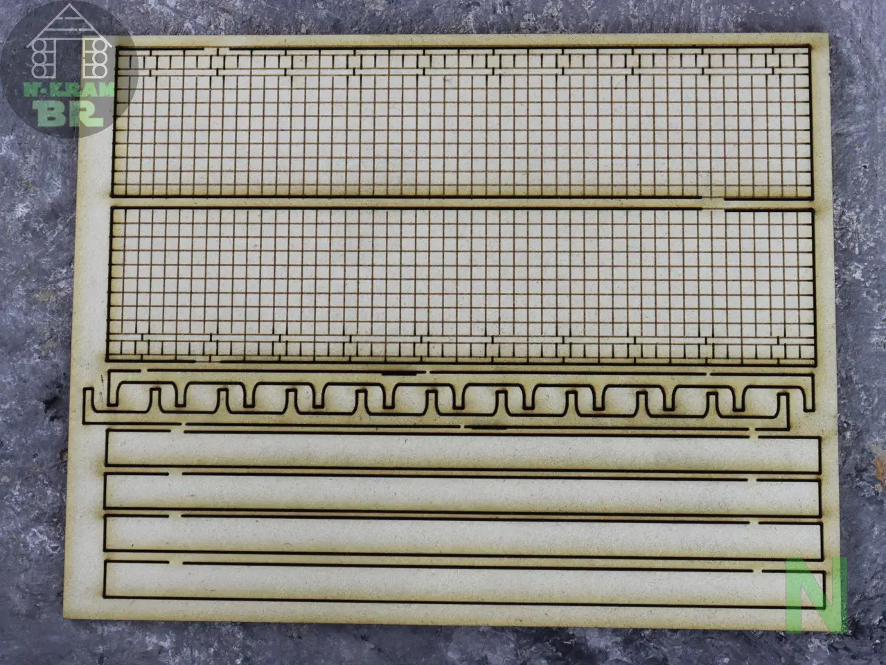 Bahnsteig mit flexibler Breite für die Modelleisenbahn Spur n